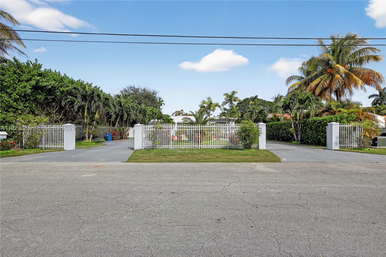 341 S Biscayne River Dr, Miami FL 33169 photo 2