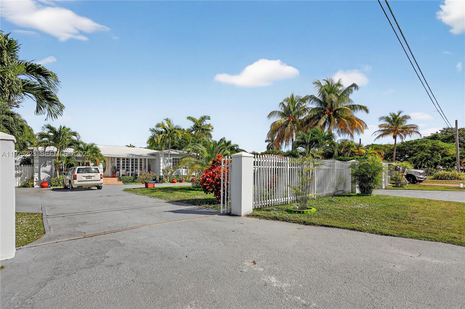 341 S Biscayne River Dr, Miami FL 33169 photo 3