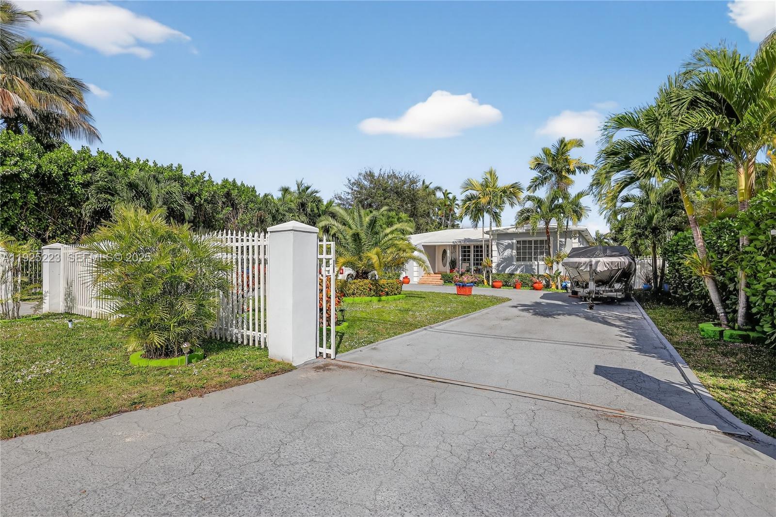 341 S Biscayne River Dr, Miami FL 33169 photo 4
