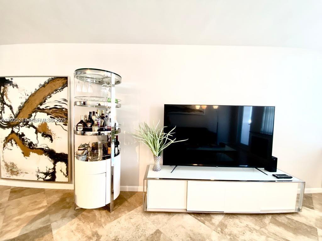 100 Lincoln Rd # 608, Miami Beach FL 33139 photo 4
