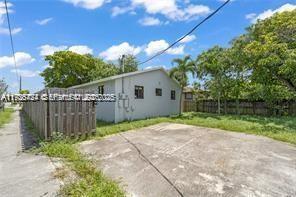 303 NW 7th St # 2, Hallandale Beach FL 33009 photo 2