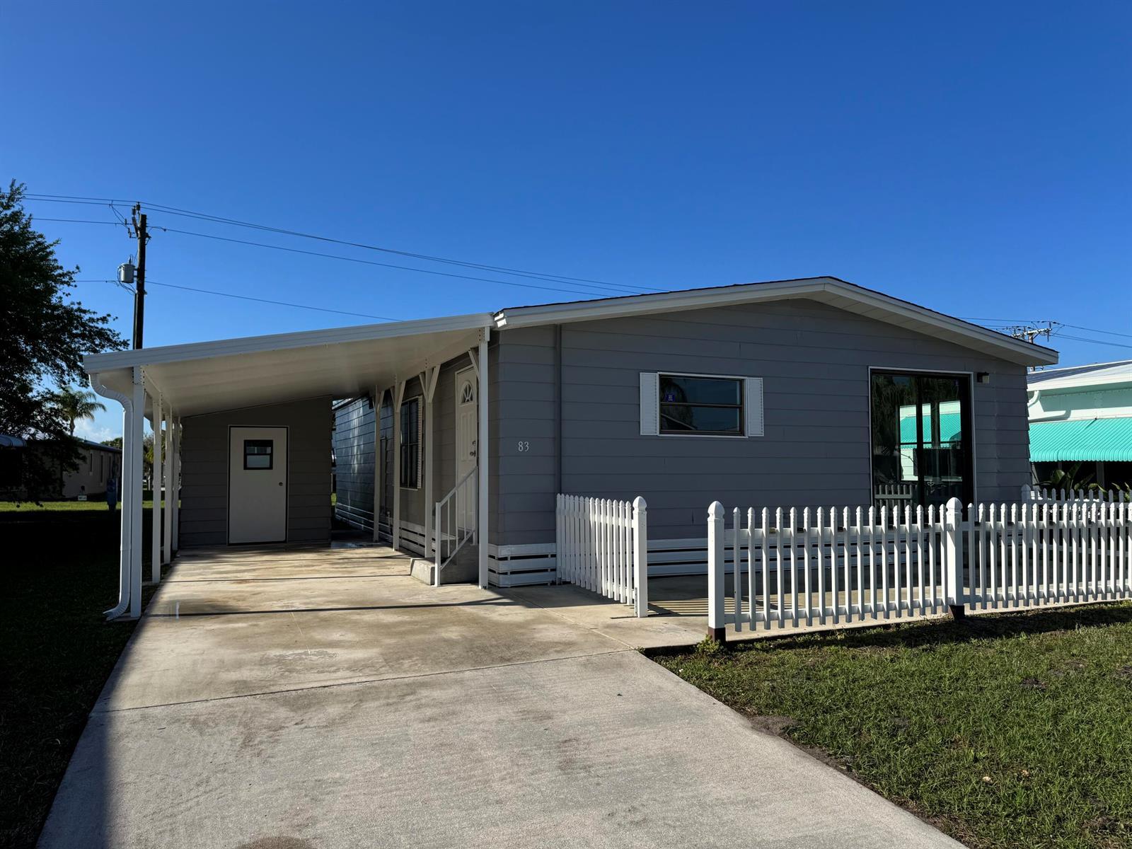 83 Flores Del Norte, Fort Pierce FL 34951 photo 2