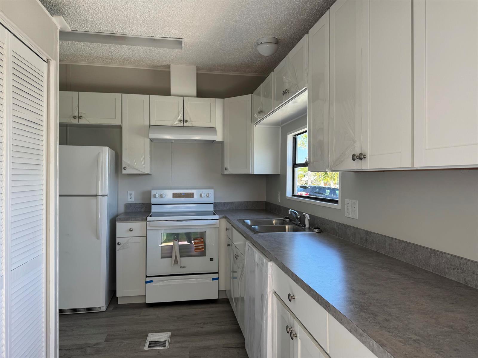 83 Flores Del Norte, Fort Pierce FL 34951 photo 3