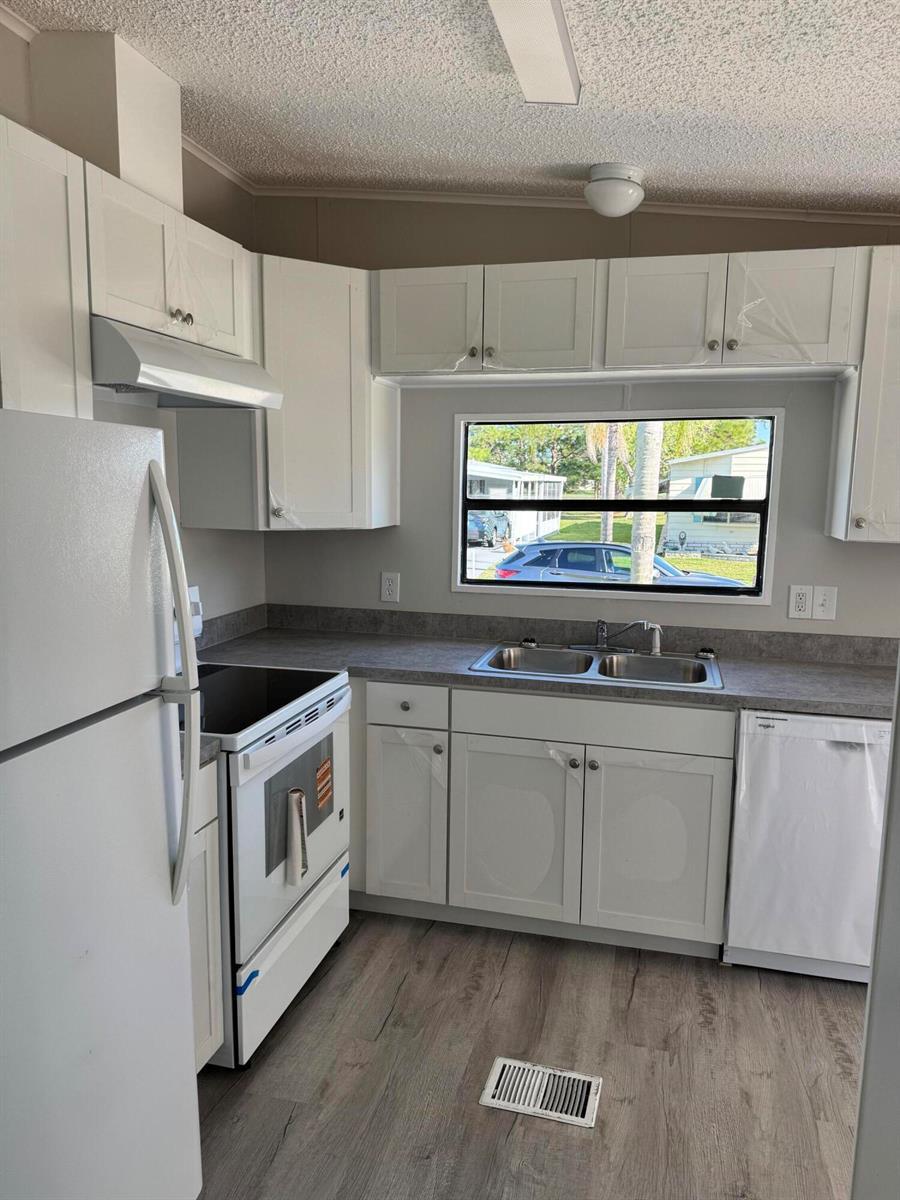 83 Flores Del Norte, Fort Pierce FL 34951 photo 5