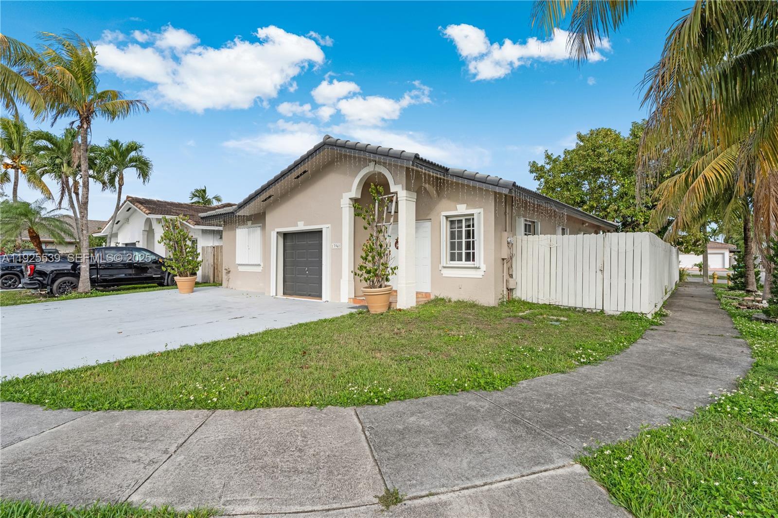 13941 SW 13th St, Miami FL 33184 photo 3