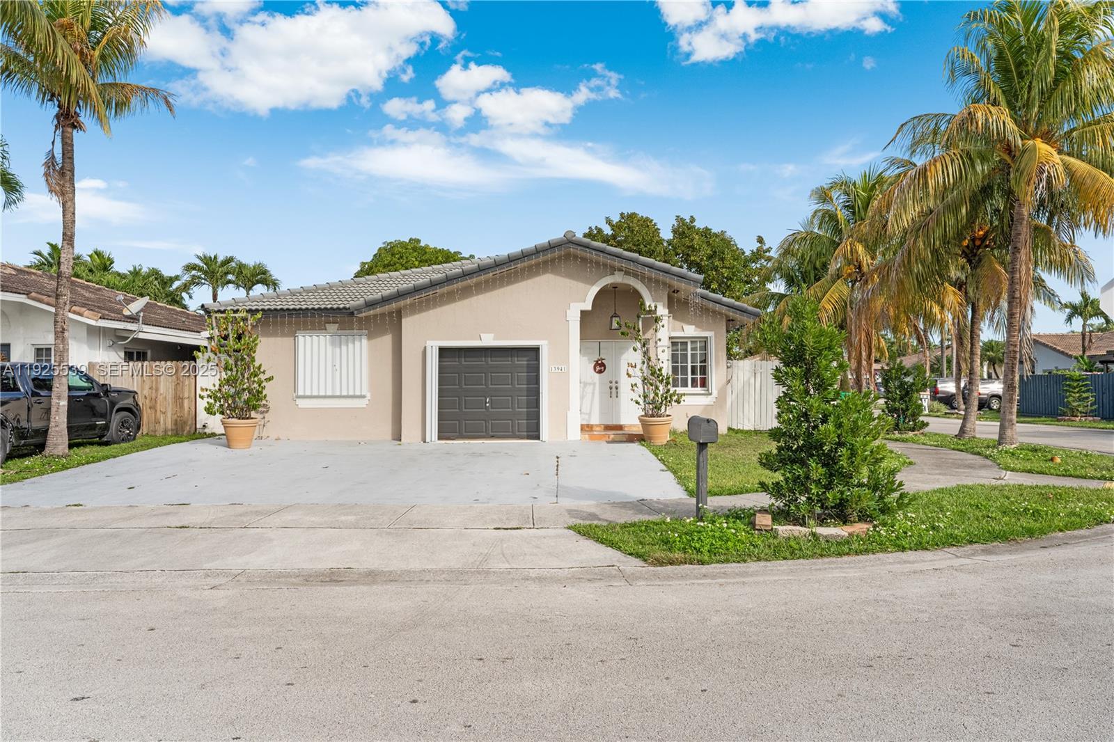 13941 SW 13th St, Miami FL 33184