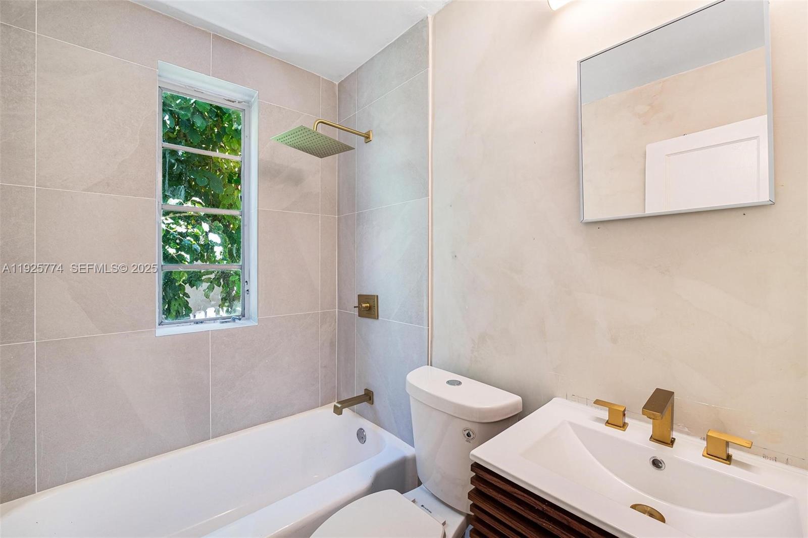 1611 Euclid Ave # 8, Miami Beach FL 33139 photo 2