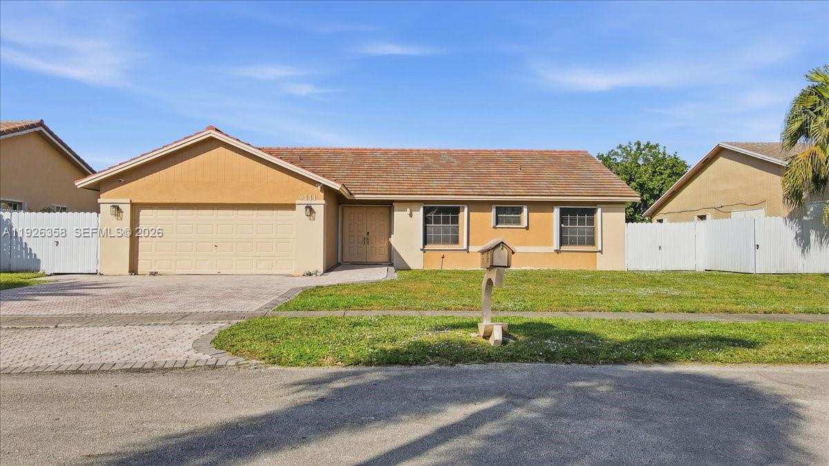 9111 S Lake Miramar Cir, Miramar FL 33025 photo 2