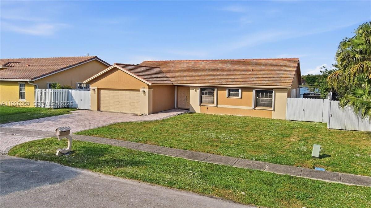 9111 S Lake Miramar Cir, Miramar FL 33025 photo 4