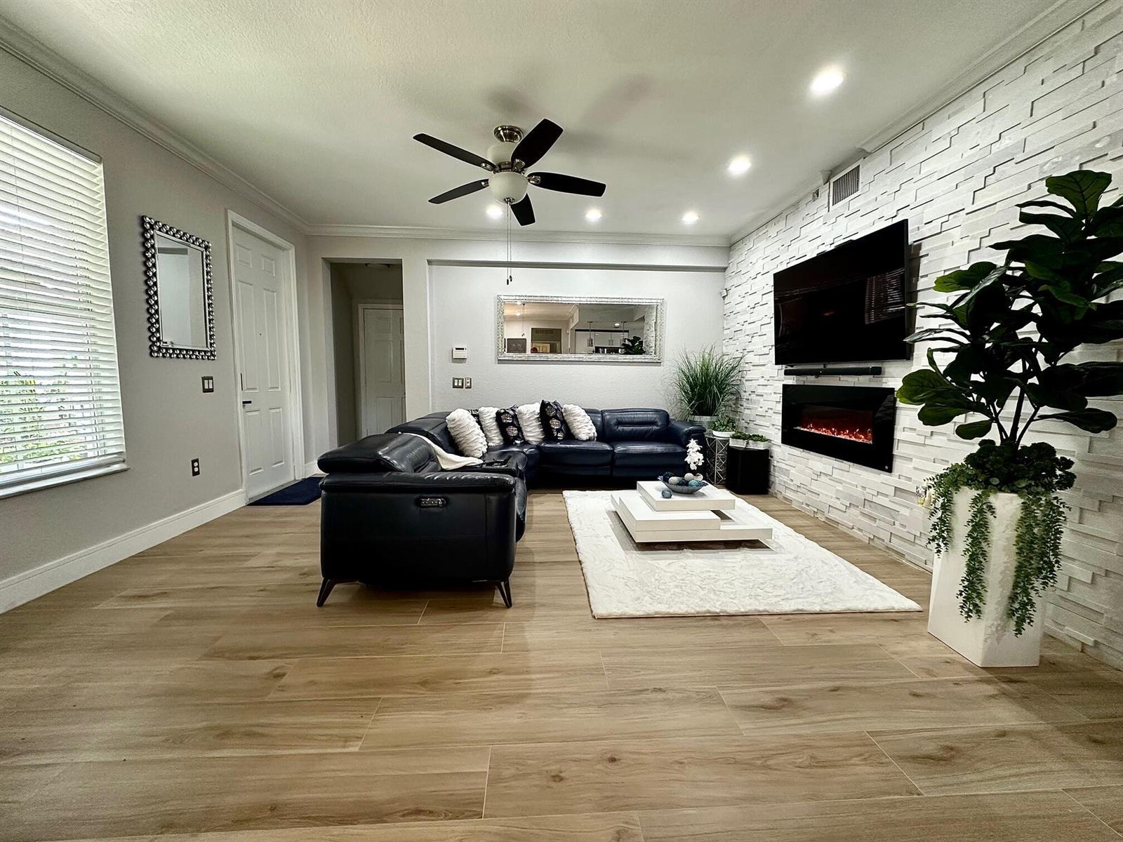 4720 Mimosa Place # 905, Coconut Creek FL 33073 photo 2