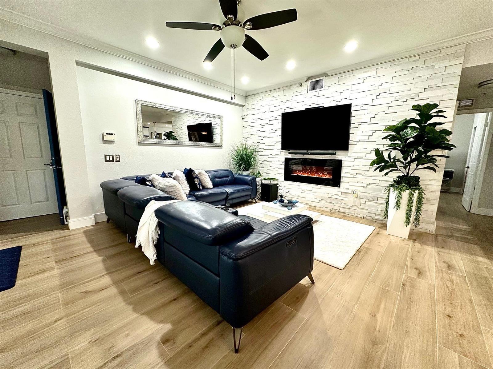 4720 Mimosa Place # 905, Coconut Creek FL 33073 photo 3
