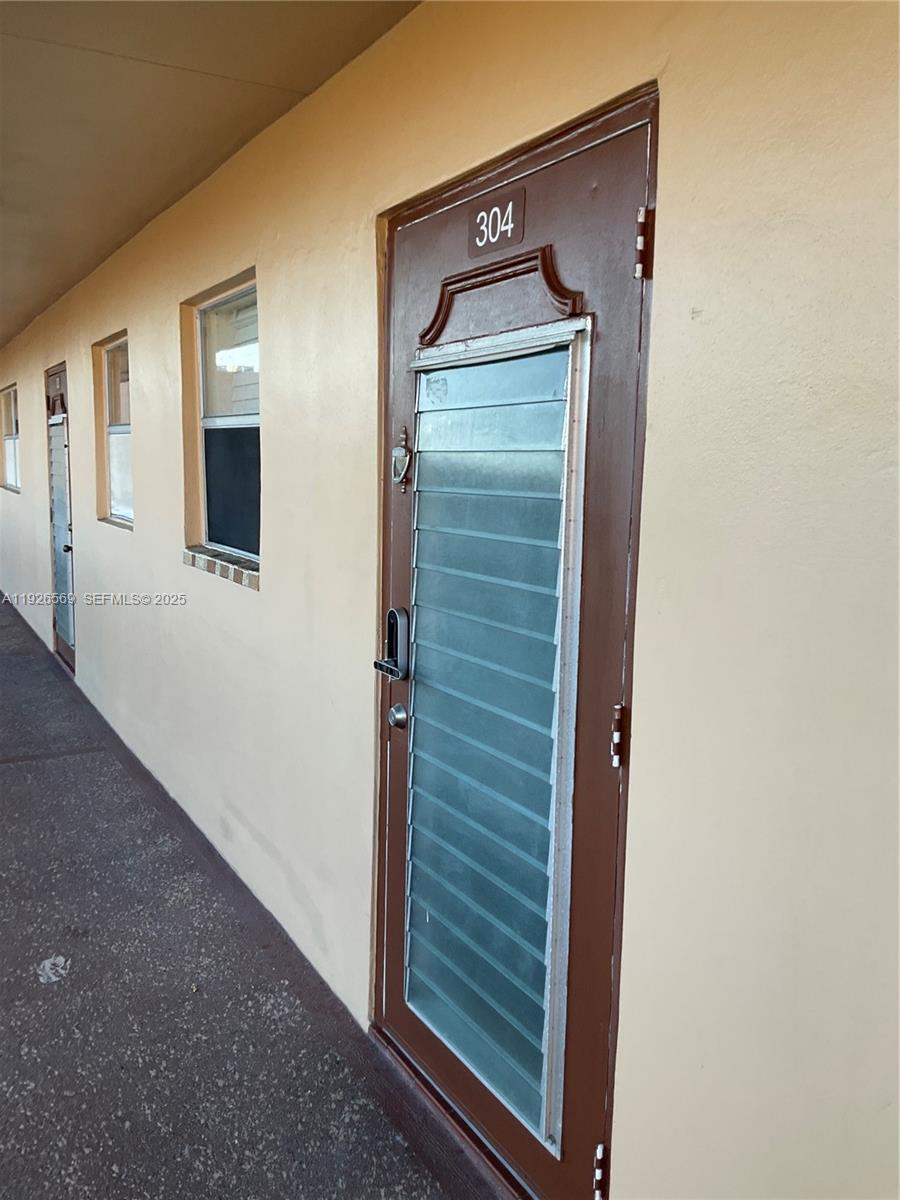 9010 Sunrise Lakes Blvd # 304, Sunrise FL 33322 photo 2