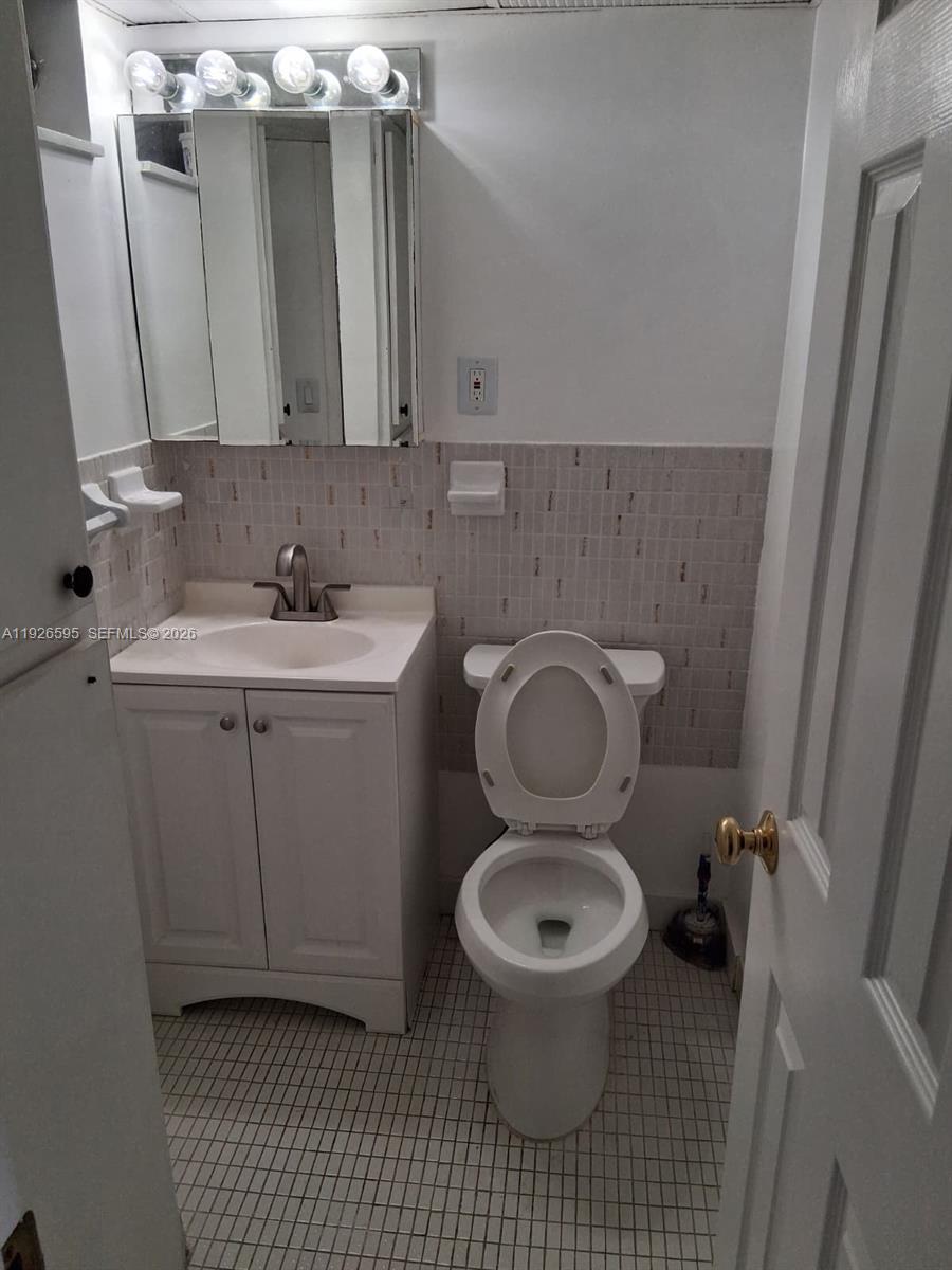 2905 Point East Dr # L302, Aventura FL 33160 photo 5