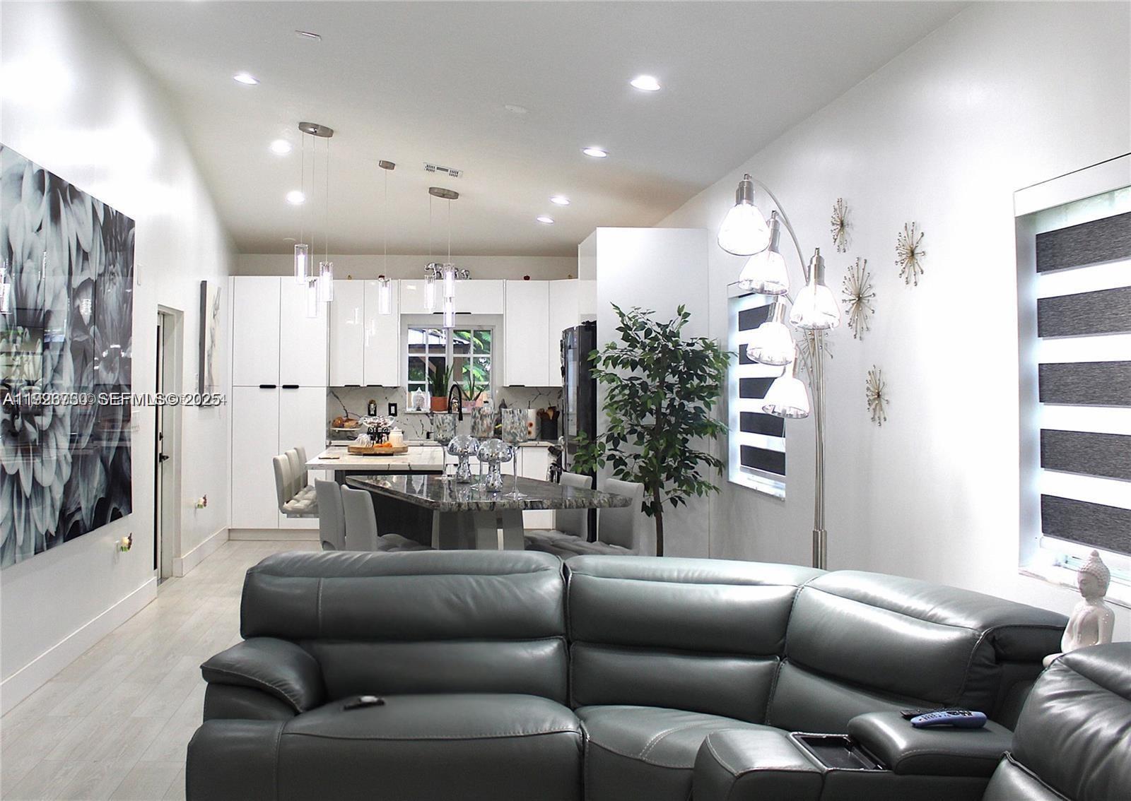 1209 NE 32nd Ave, Homestead FL 33033 photo 4