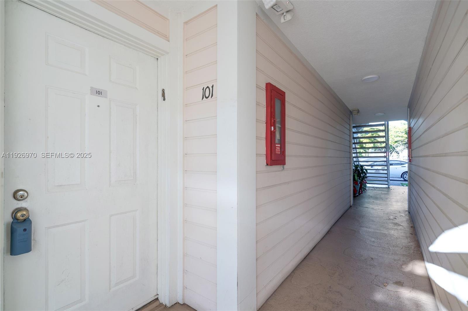 907 NE 199th St # 101, Miami FL 33179 photo 5