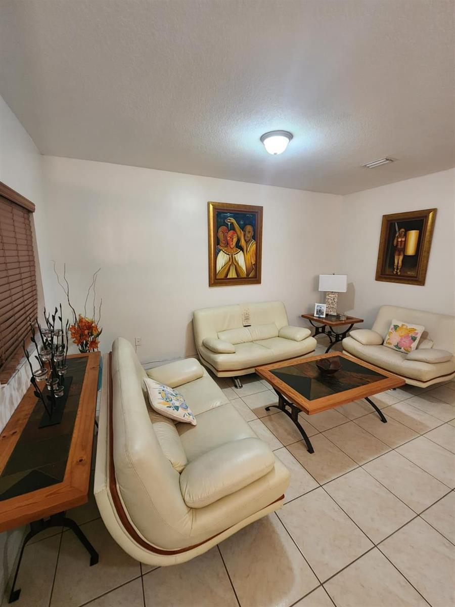 1591 SE 31 Court, Homestead FL 33035 photo 2