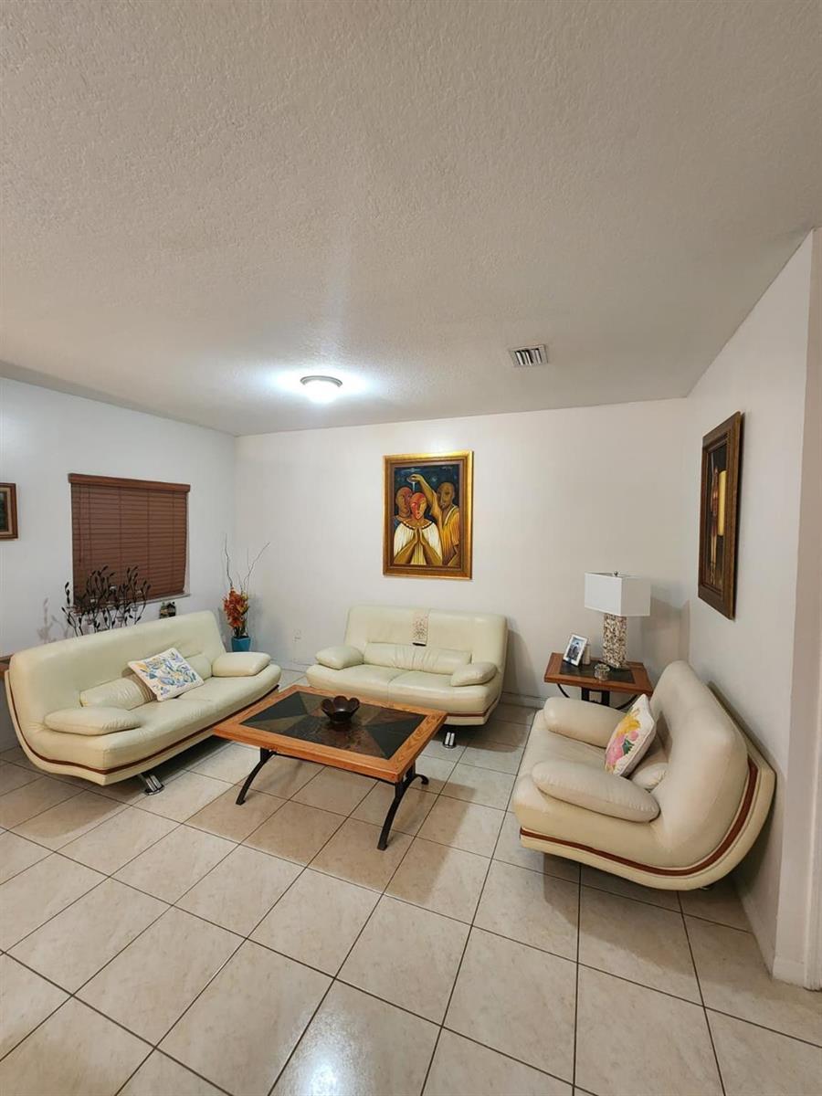 1591 SE 31 Court, Homestead FL 33035 photo 3