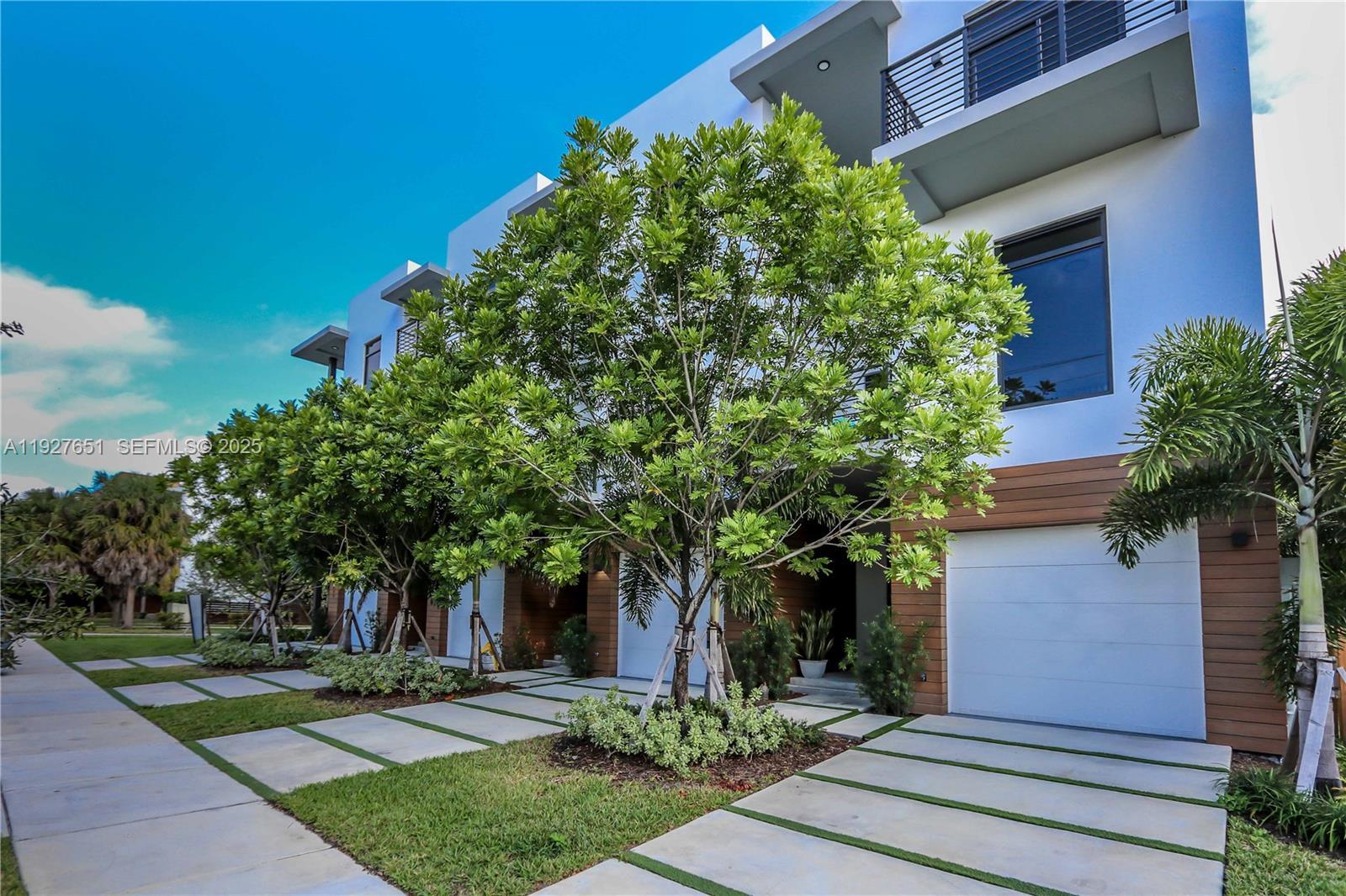 1640 Mckinley St, Hollywood FL 33020 photo 2