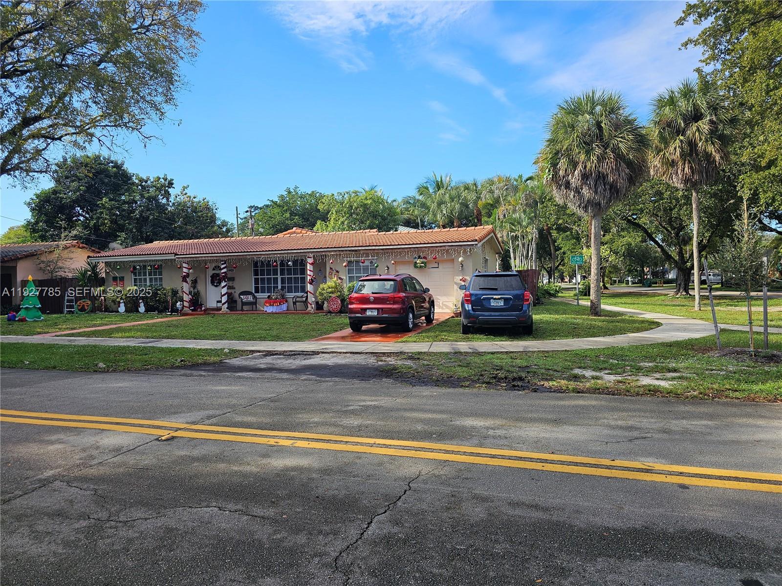 14420 Lake Childs Ct, Miami Lakes FL 33014 photo 2