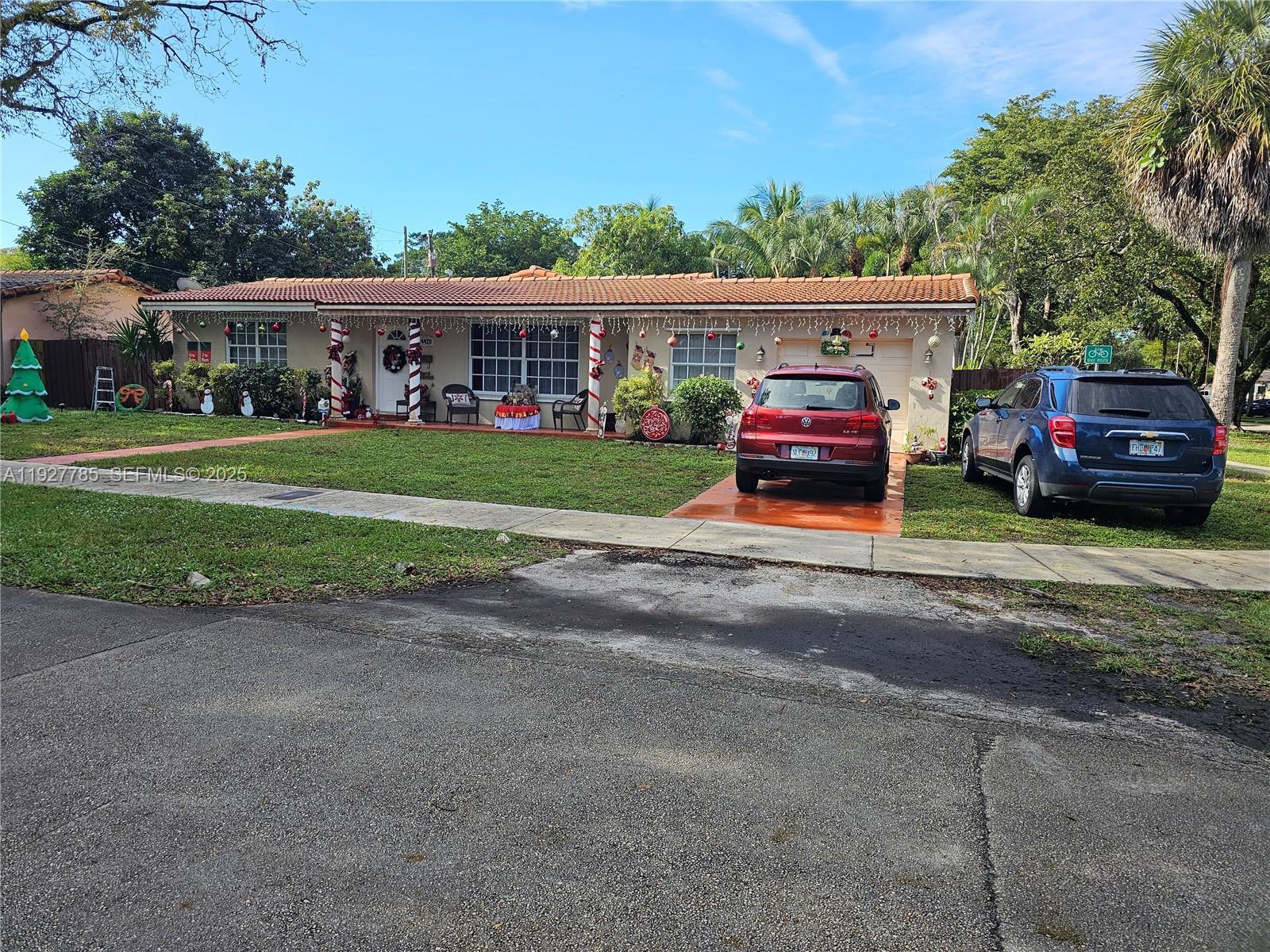 14420 Lake Childs Ct, Miami Lakes FL 33014 photo 3