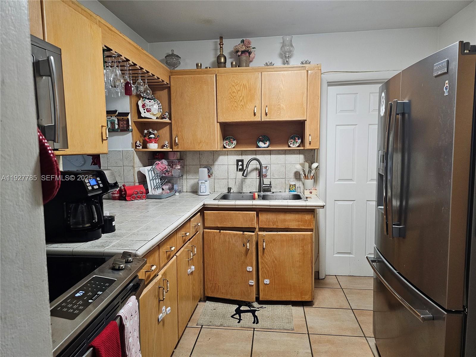 14420 Lake Childs Ct, Miami Lakes FL 33014 photo 4