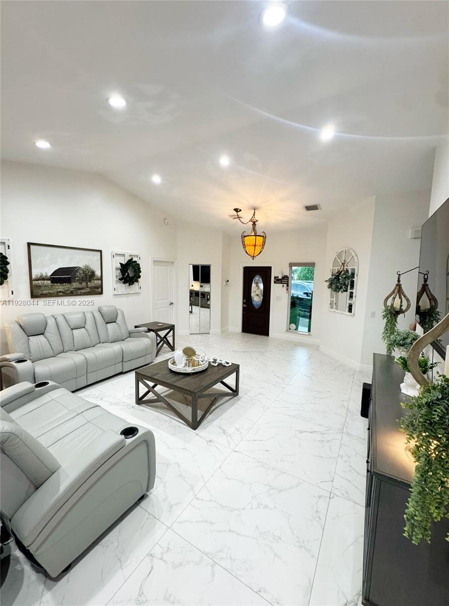 15500 Carriage Ct, Davie FL 33331 photo 3