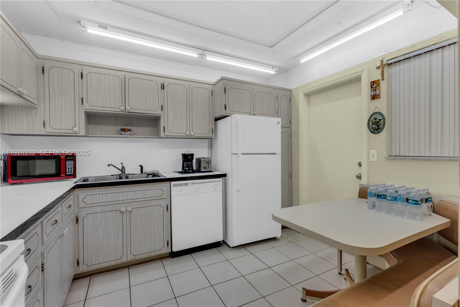215 SE 3rd Ave # 407B, Hallandale Beach FL 33009 photo 2