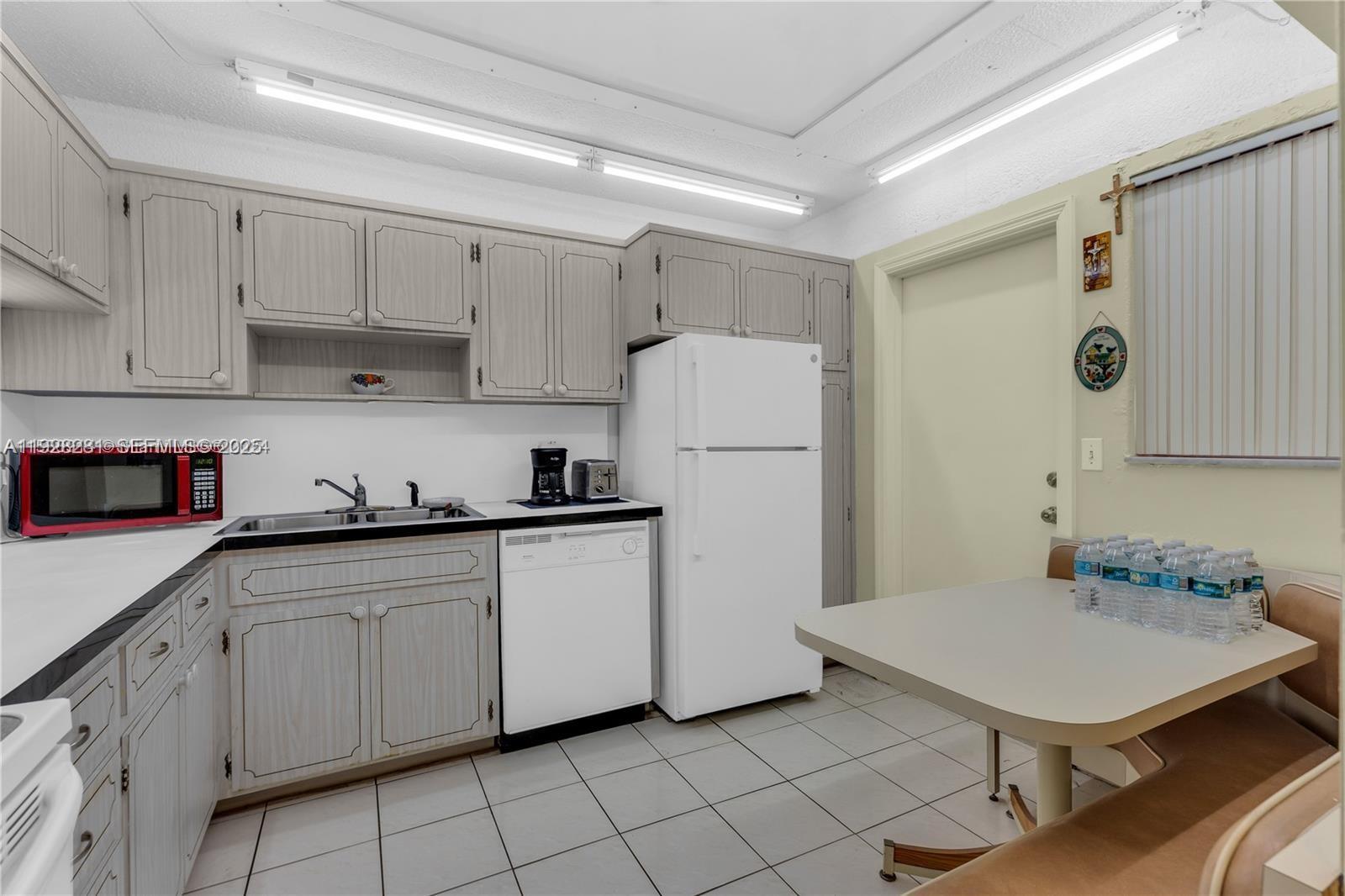 215 SE 3rd Ave # 407B, Hallandale Beach FL 33009 photo 3