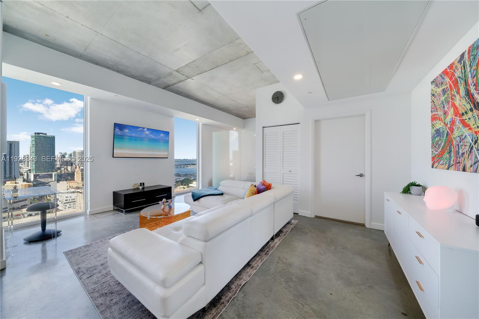 151 SE 1st St # 3008, Miami FL 33131 photo 2