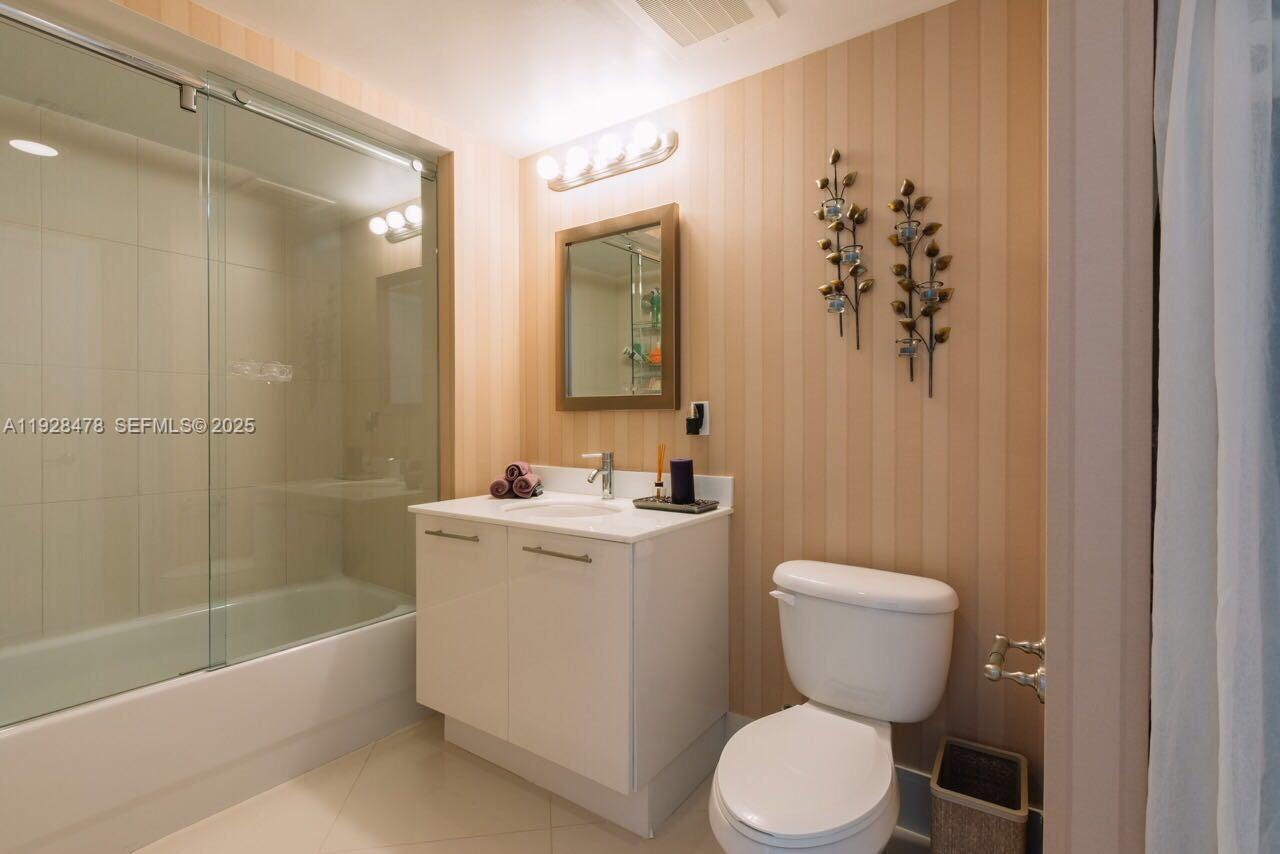 92 SW 3RD St # 1512, Miami FL 33130 photo 3