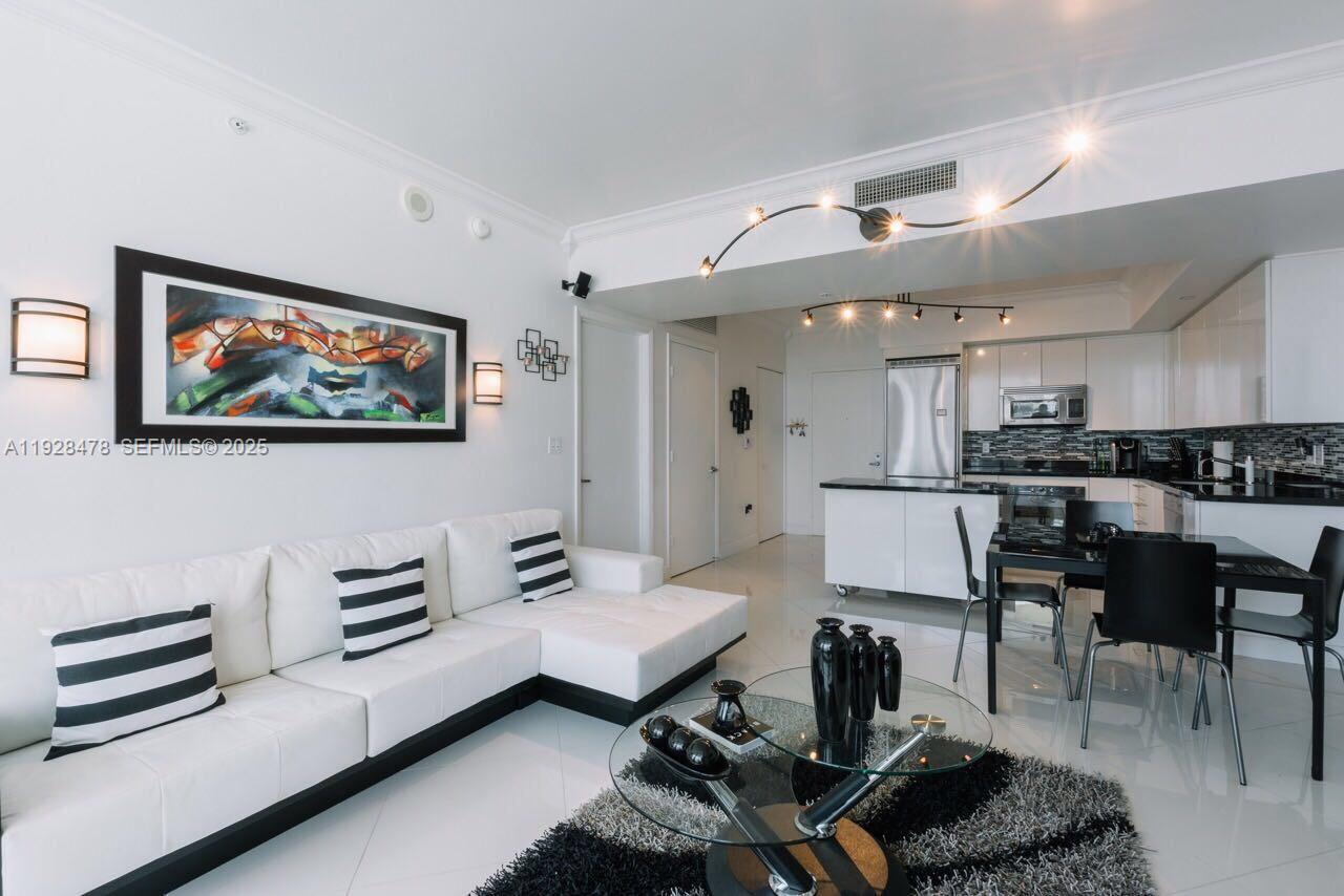 92 SW 3RD St # 1512, Miami FL 33130 photo 5