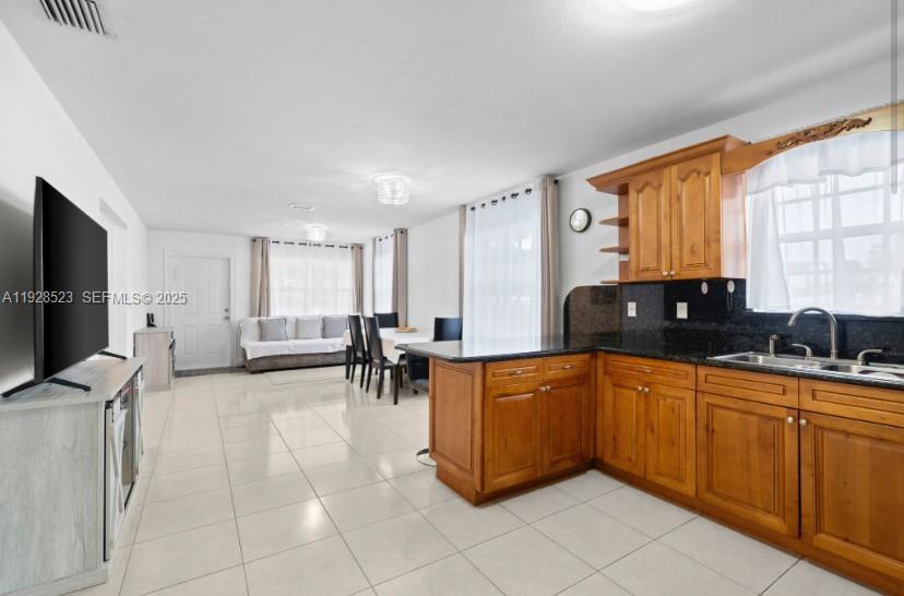 701 NE 6th St, Hallandale Beach FL 33009 photo 5