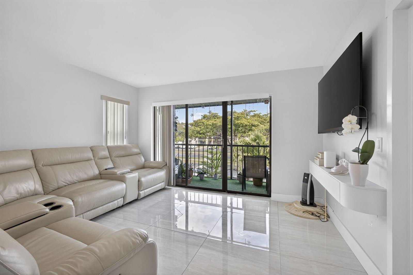 1115 Green Pine Boulevard # D2, West Palm Beach FL 33409 photo 3