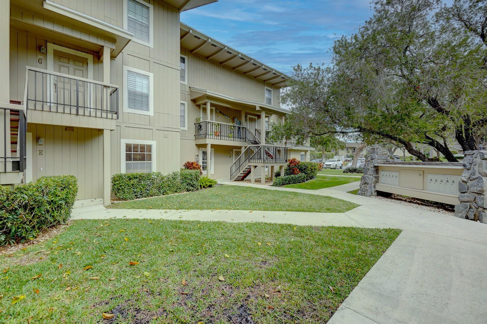 18350 SE Wood Haven Lane # J, Jupiter FL 33469 photo 3