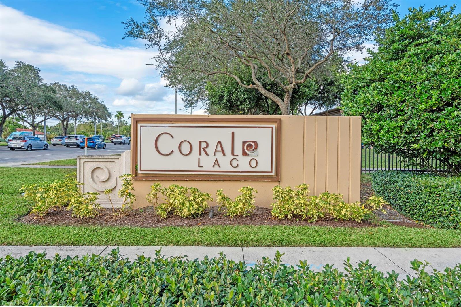 8870 NW 37th Drive, Coral Springs FL 33065 photo 2