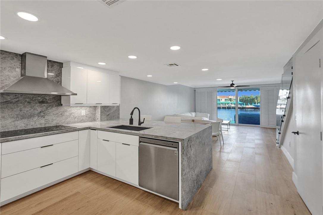 876 Jeffery Street, Boca Raton FL 33487 photo 2