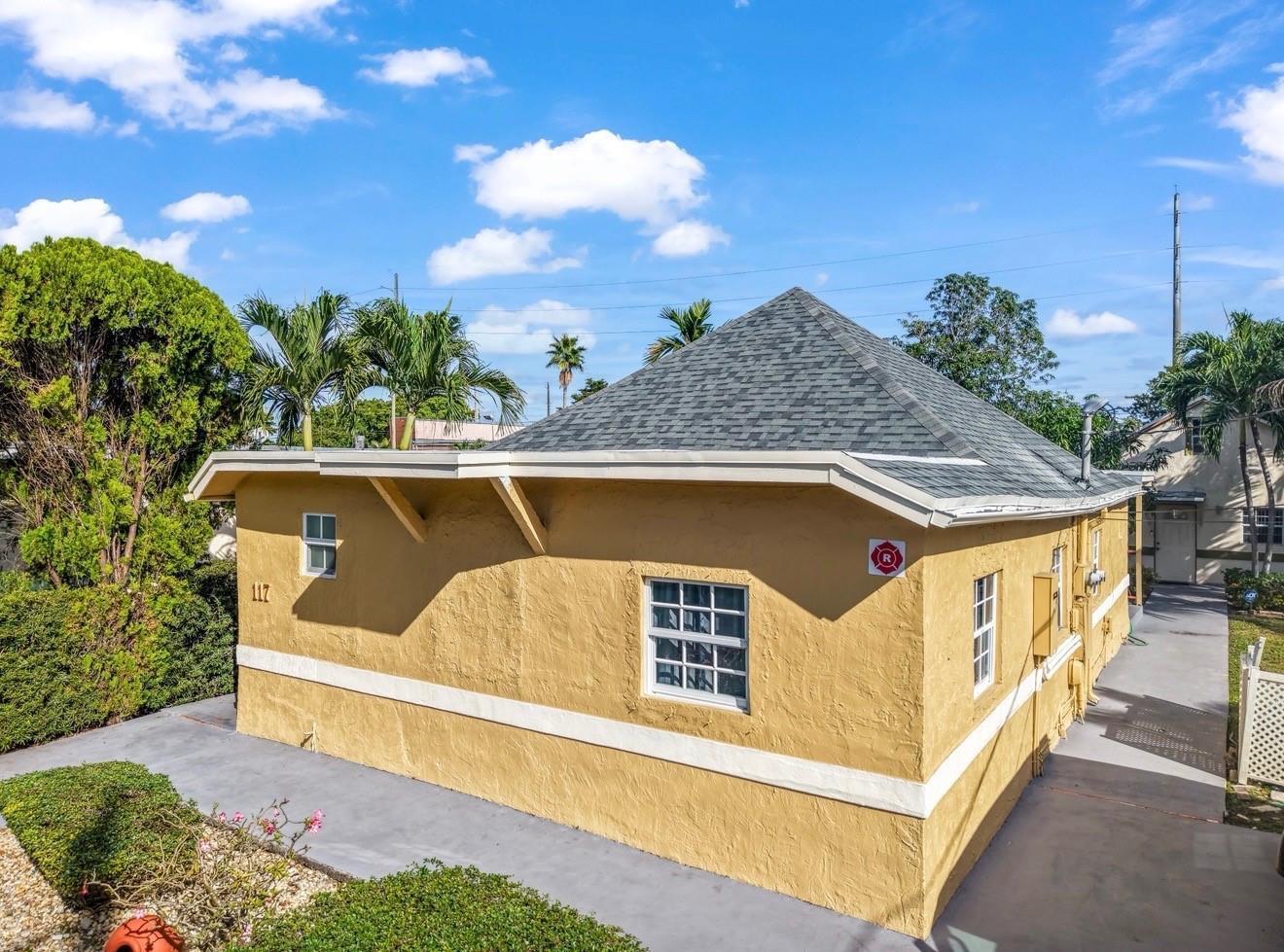 117 SW 1st Avenue, Hallandale Beach FL 33009 photo 2