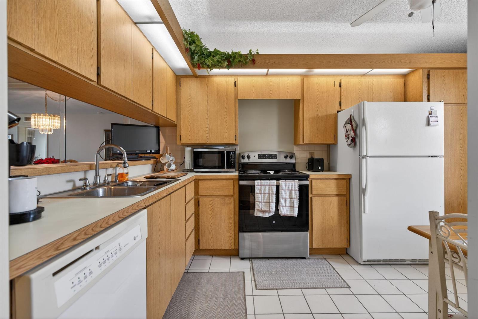 2581 Village Boulevard # 401, West Palm Beach FL 33409 photo 4