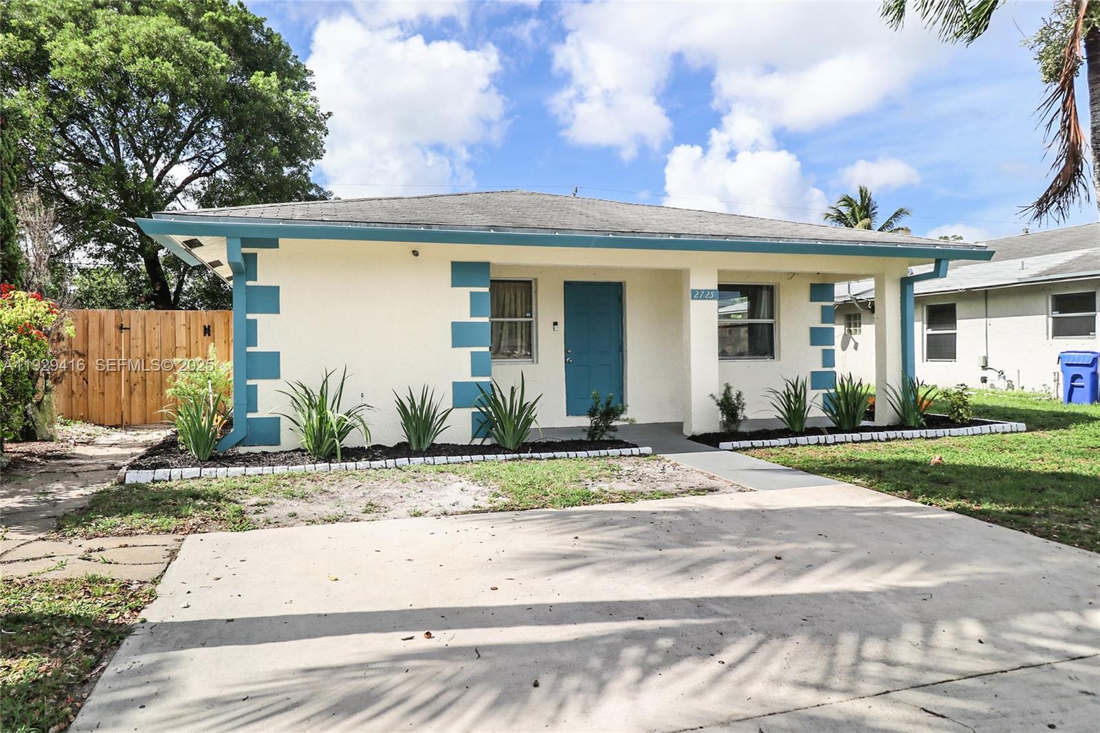 2725 NW 3rd St, Pompano Beach FL 33069 photo 2