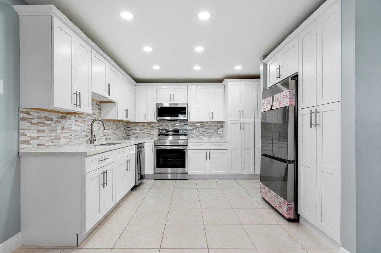 1740 NW 19th Terrace # 204, Delray Beach FL 33445 photo 3