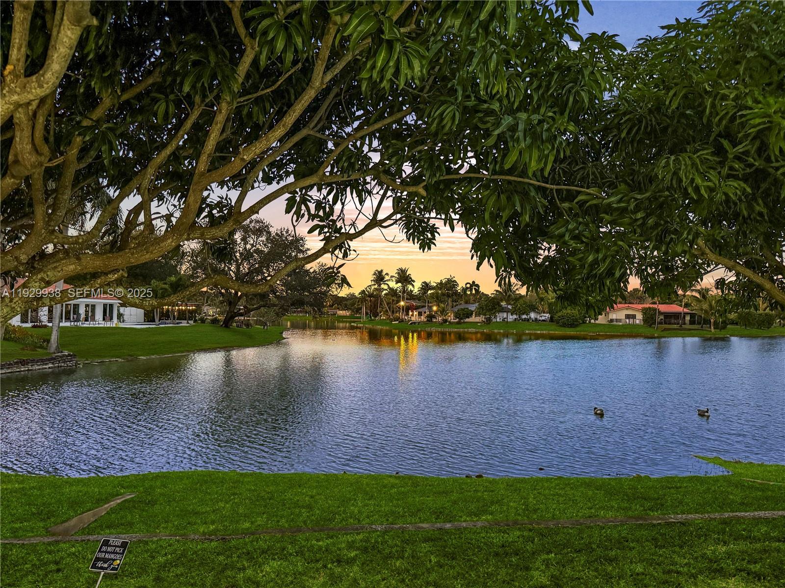 8451 Dundee Ter, Miami Lakes FL 33016 photo 2