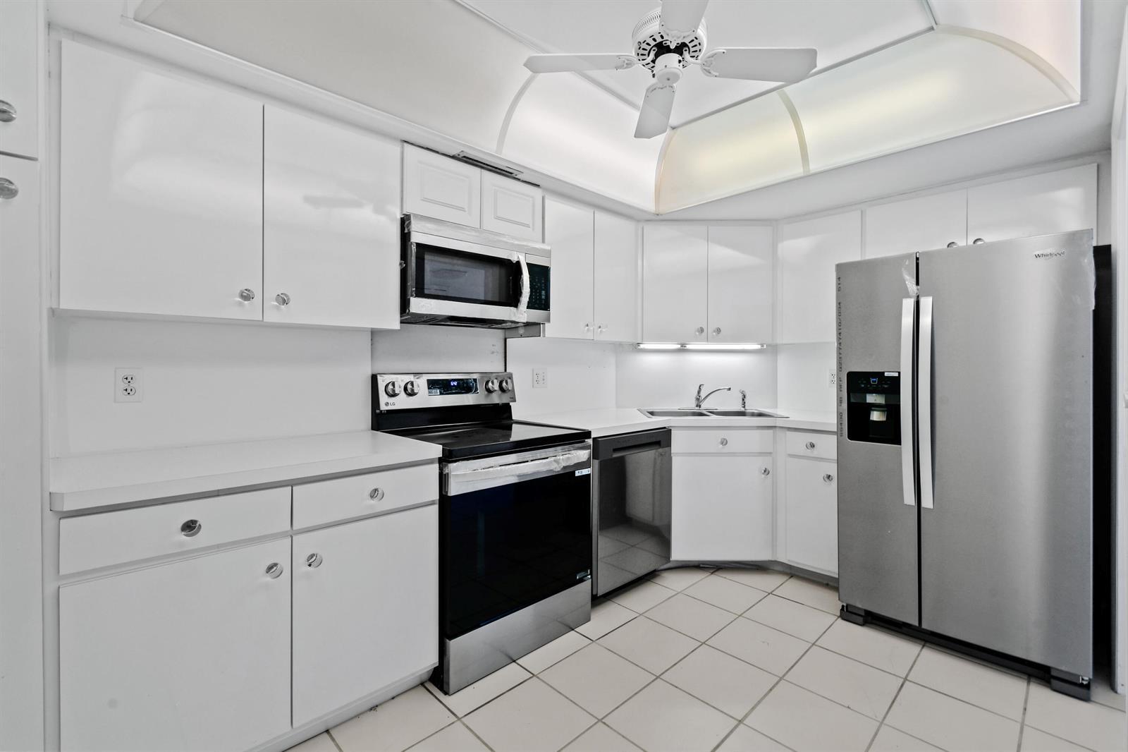 2425 Presidential Way # 801, West Palm Beach FL 33401 photo 2