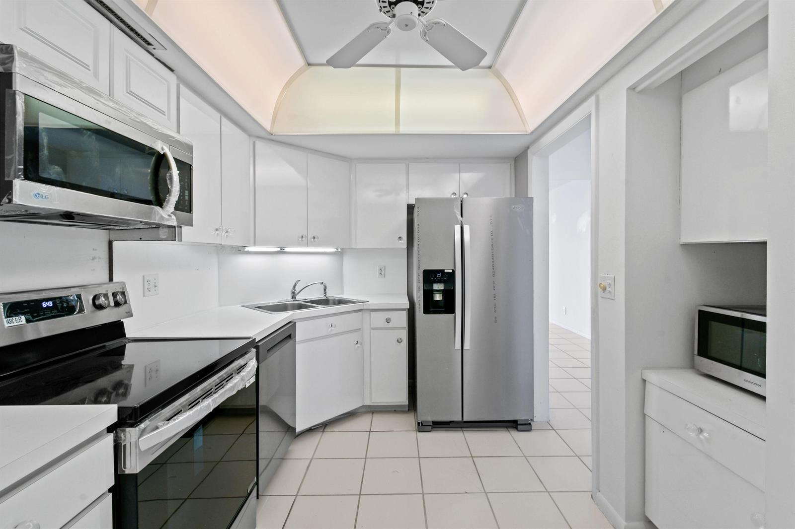2425 Presidential Way # 801, West Palm Beach FL 33401 photo 3