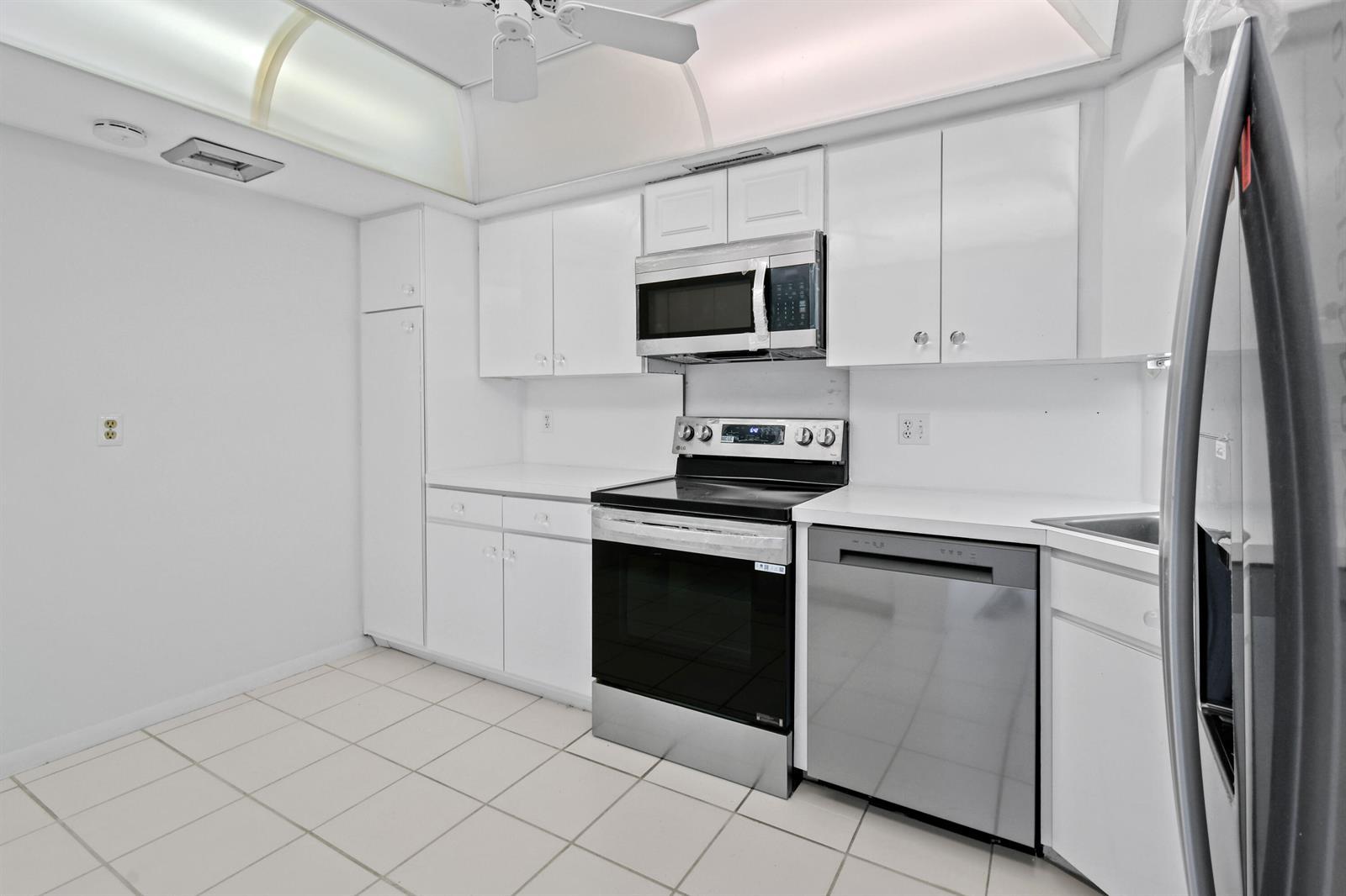 2425 Presidential Way # 801, West Palm Beach FL 33401 photo 4