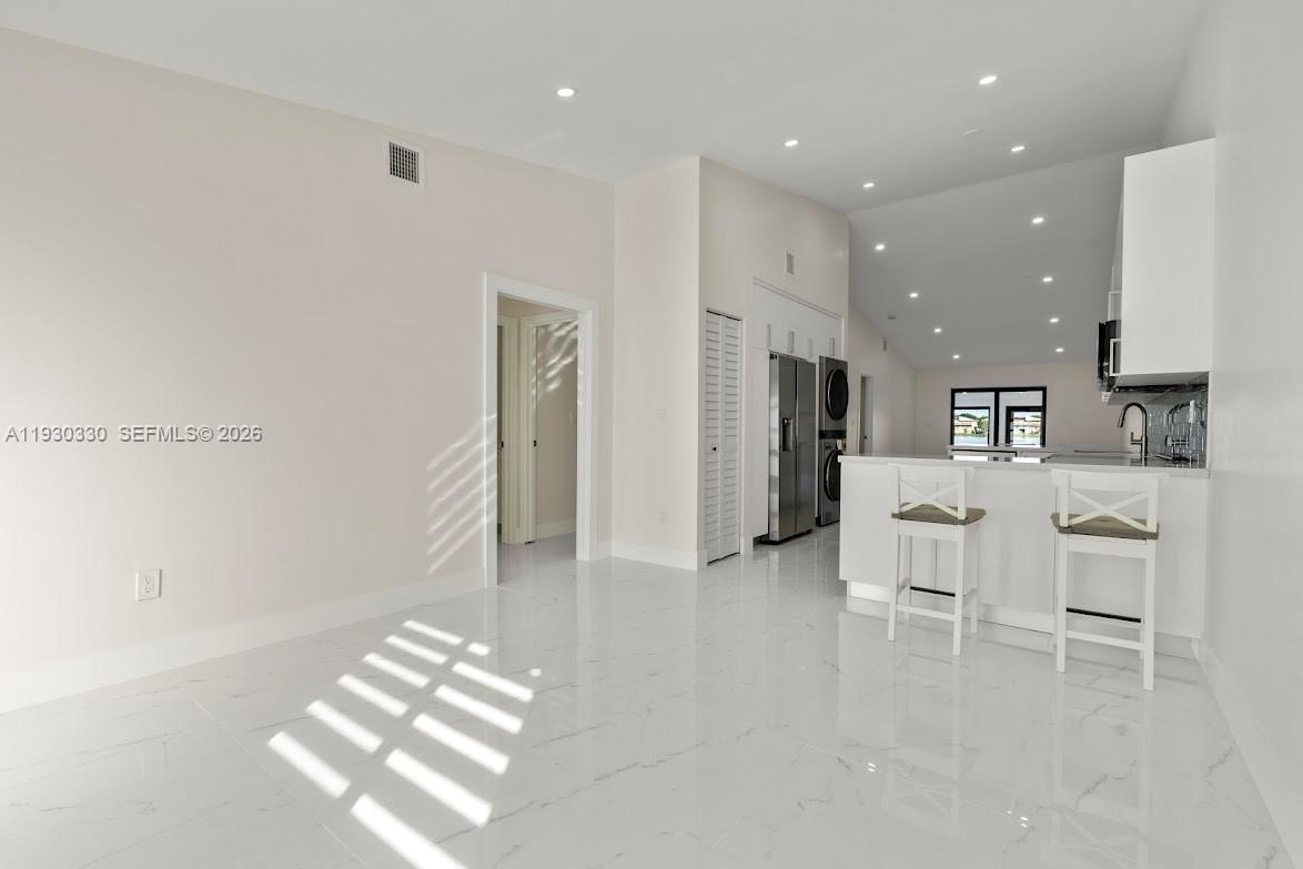 2737 W 55th Pl, Hialeah FL 33016 photo 3