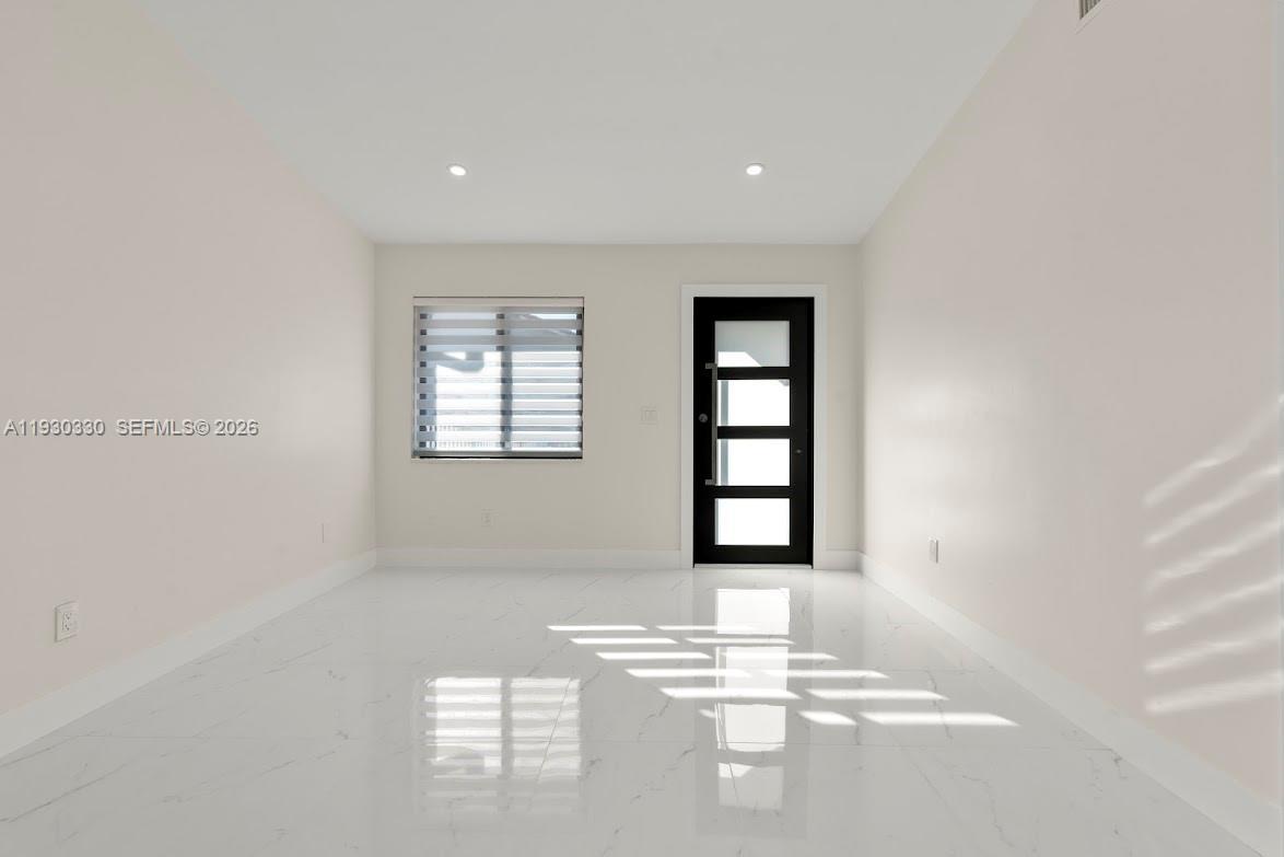 2737 W 55th Pl, Hialeah FL 33016 photo 5