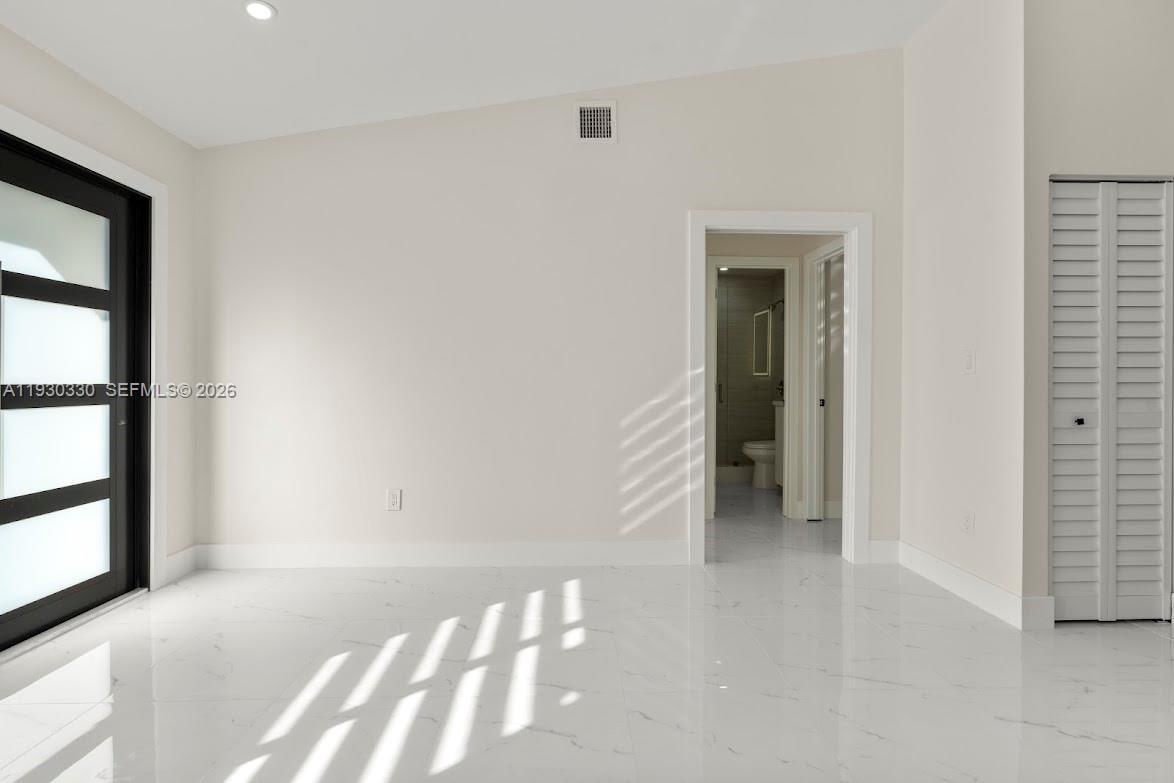 2737 W 55th Pl, Hialeah FL 33016 photo 4