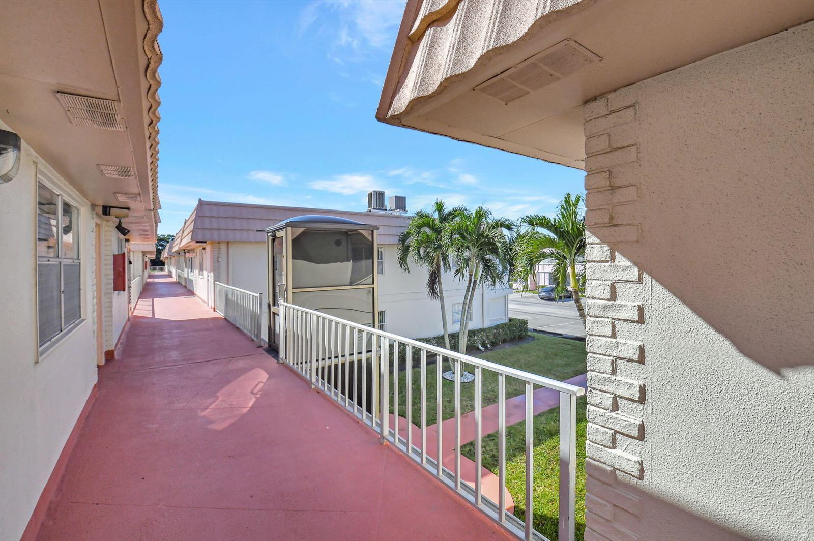 325 Saxony G, Delray Beach FL 33446 photo 5