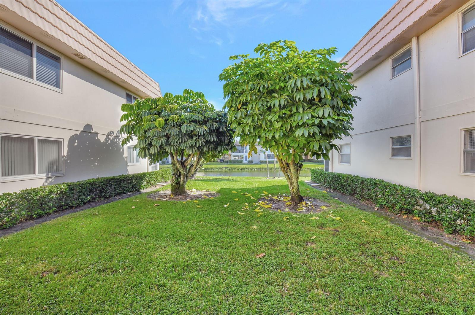 325 Saxony G, Delray Beach FL 33446 photo 4