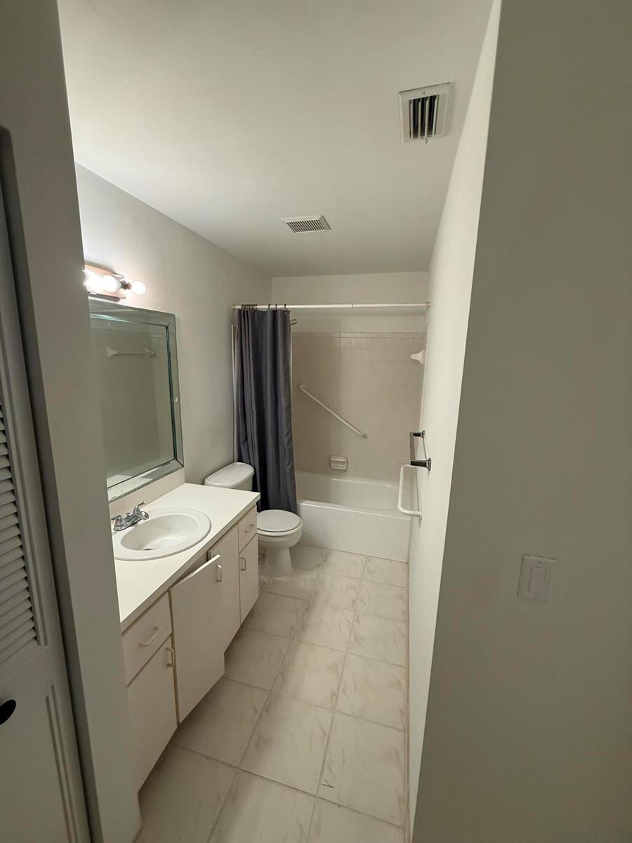 5795 La Pinata Boulevard # 2, FL 33463